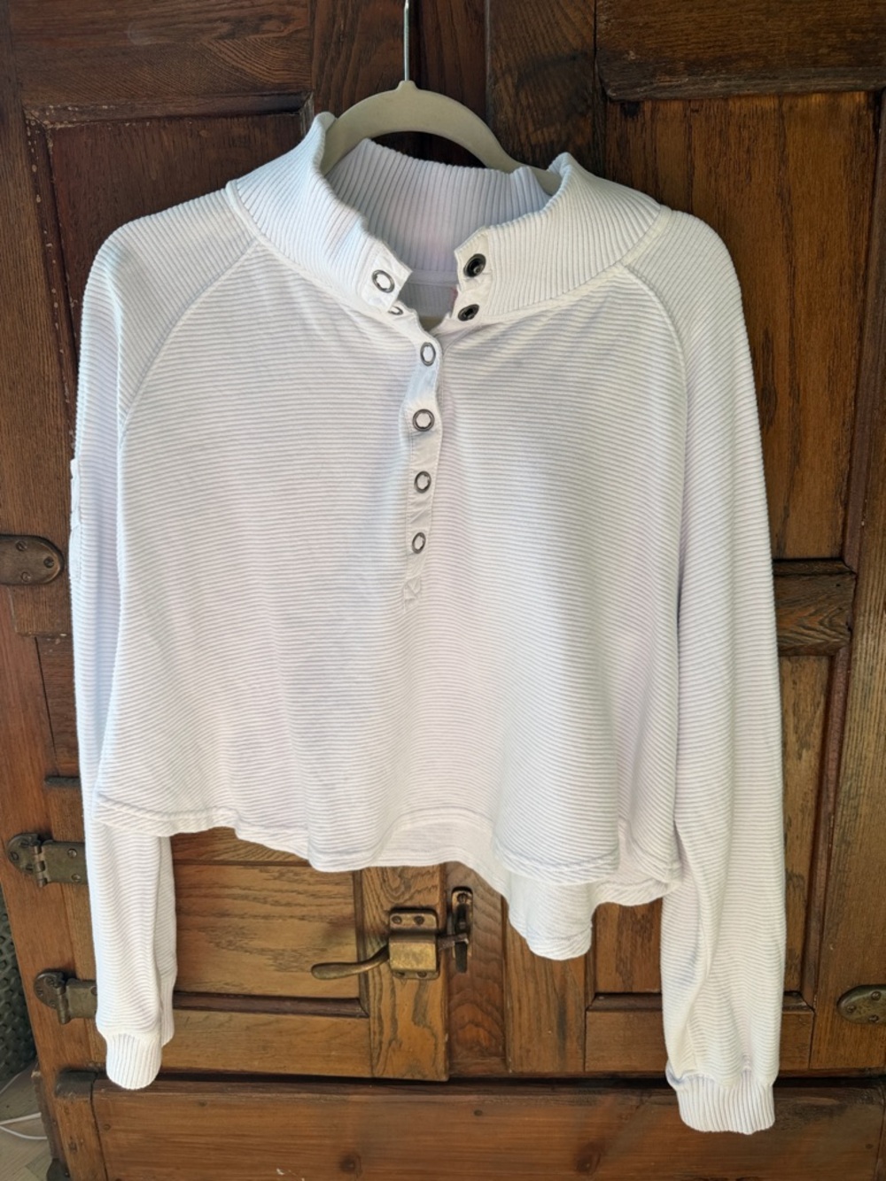 FP Movement by Free People White Ribbed Snap-Front ribbed Henley Pullover. SZ M